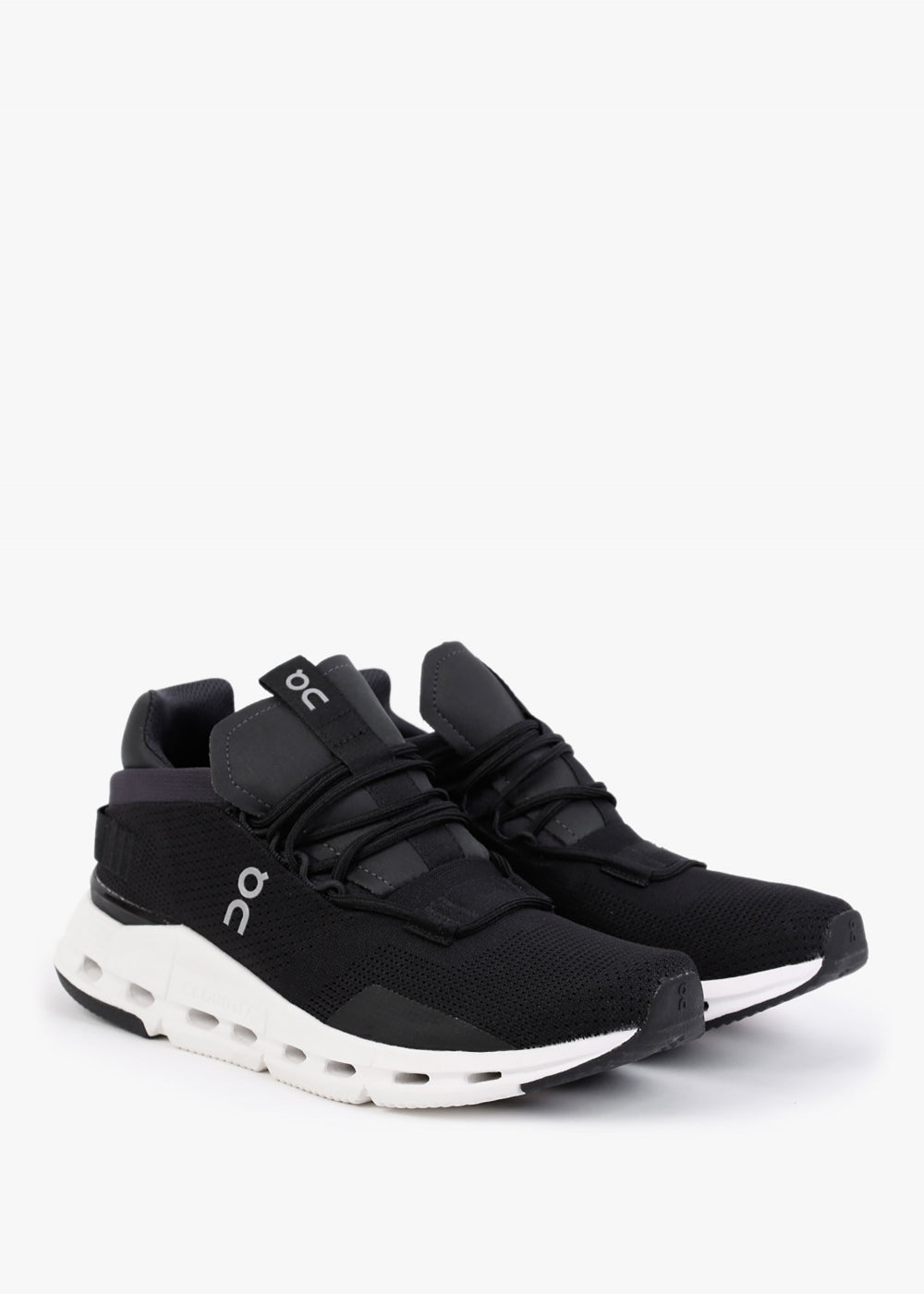 CLOUDNOVA MEN'S RUNNING SHOES (BLACK & WHITE)